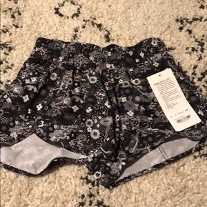 Lululemon Tracker Shorts Size 8 - New with tags